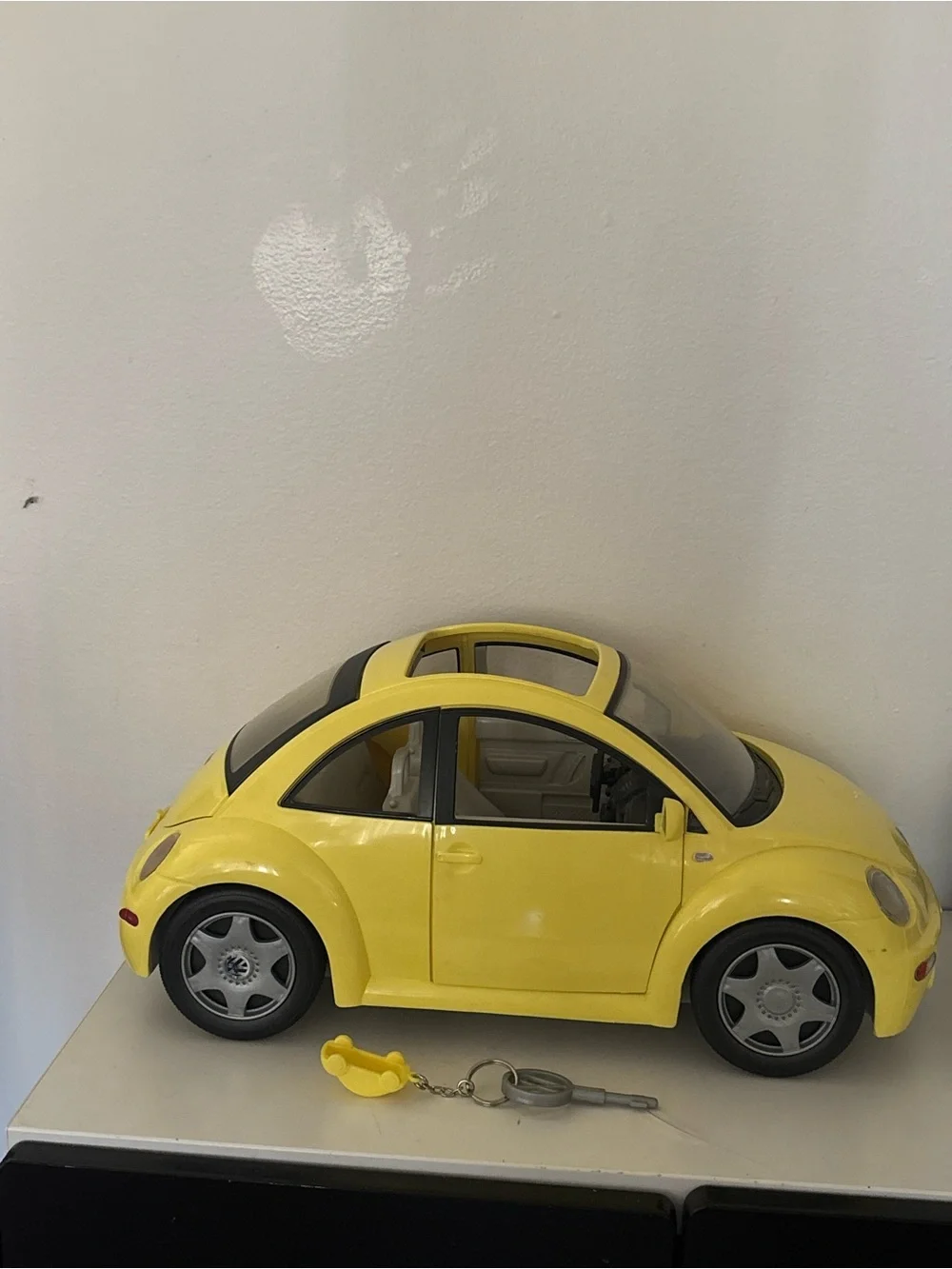 Barbie Volkswagen New Beetle Yellow Flower Power Car VW Convertible Bug With Key